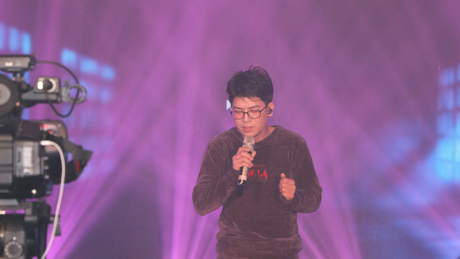 williamhill光电2019年联欢晚会\歌曲-一生中最爱jpg